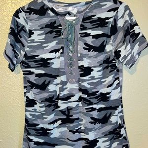 New without tags size medium camo ladies shirt. Very cute.